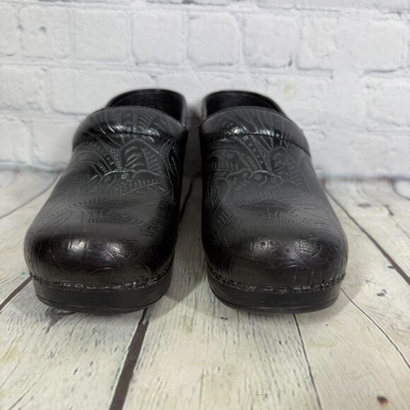 Dansko Clog 7.5-8 US 38 EU Black Embossed Leather Slip On Comfort Walk Shoes - Picture 2 of 13